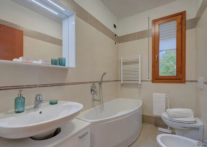 Magnolia - New Center- Happy * Laveno-Mombello