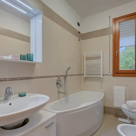 Magnolia - New Center- Happy * Laveno-Mombello