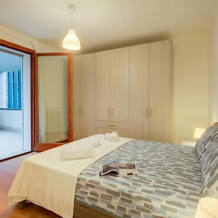 Magnolia: Centre 2br With Terrace - Happy Appartement